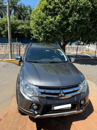 MITSUBISHI L200 TRITON 2.4 16V TURBO DIESEL SPORT HPE-S CD 4P 4X4 AUTOMÁTICO MITSUBISHI L200 TRITON 2.4 16V TURBO DIESEL SPORT HPE-S CD 4P 4X4 AUTOMÁTICO